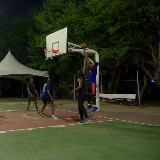 Nacht-Basketball im Quadrat