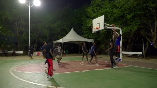 Drive to the rim